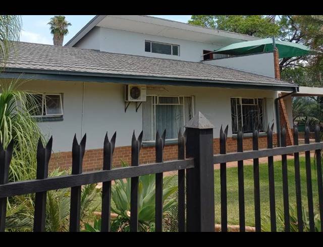 4 BEDROOM HOUSE FOR SALE IN PRETORIA GARDENS